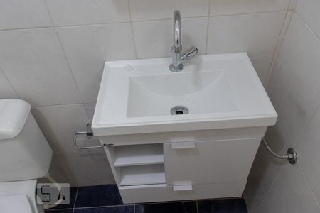 Casa para alugar com 60m², 2 quartos e 1 vagaBanheiro - Torneira