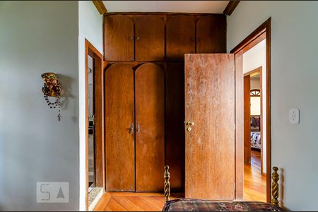 Casa à venda com 458m², 8 quartos e 4 vagasSuíte 2