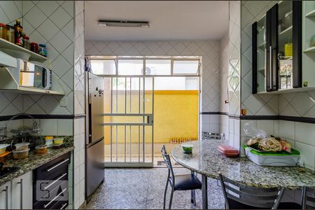 Cozinha de casa para alugar com 8 quartos, 458m² em Sagrada Família, Belo Horizonte