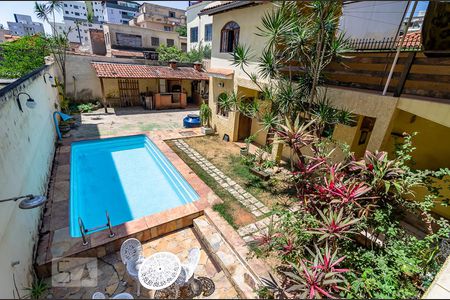 Casa à venda com 458m², 8 quartos e 4 vagasVista