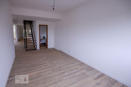 Casa à venda com 320m², 4 quartos e 4 vagas Casa à venda com 320m², 4 quartos e 4 vagasSala de jantar