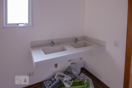 Casa à venda com 320m², 4 quartos e 4 vagas Casa à venda com 320m², 4 quartos e 4 vagasBanheiro Suíte 3