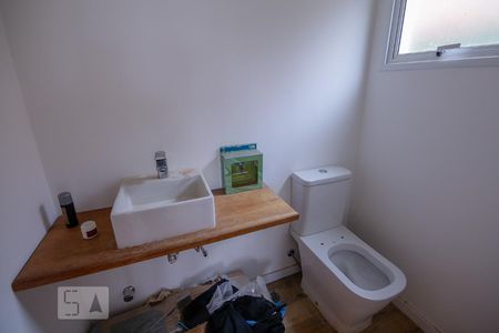 Casa à venda com 320m², 4 quartos e 4 vagas Casa à venda com 320m², 4 quartos e 4 vagasLavabo