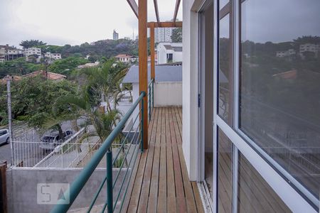 Casa à venda com 320m², 4 quartos e 4 vagas Casa à venda com 320m², 4 quartos e 4 vagasVaranda Sala de TV