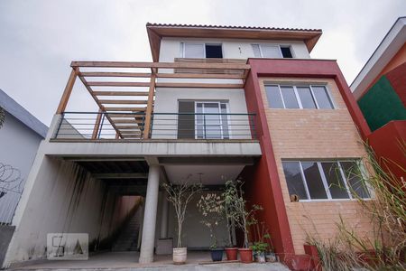Casa à venda com 320m², 4 quartos e 4 vagas Casa à venda com 320m², 4 quartos e 4 vagasFachada