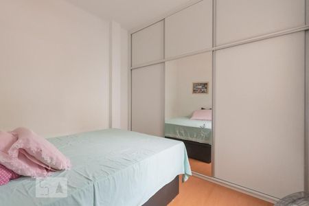 Quarto 1 de apartamento para alugar com 2 quartos, 54m² em Botafogo, Rio de Janeiro
