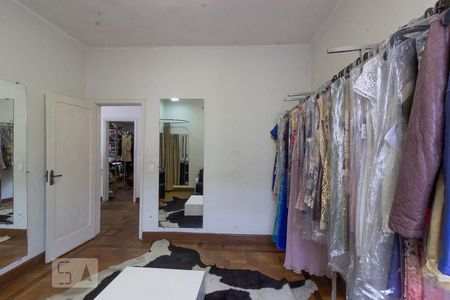 Casa para alugar com 290m², 4 quartos e 4 vagas Casa para alugar com 290m², 4 quartos e 4 vagasQuarto 2