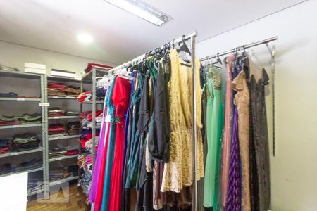 Casa para alugar com 290m², 4 quartos e 4 vagas Casa para alugar com 290m², 4 quartos e 4 vagasQuarto 4