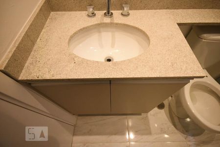 Apartamento para alugar com 96m², 2 quartos e 2 vagas Apartamento para alugar com 96m², 2 quartos e 2 vagasDetalhe do Banheiro Suíte 2