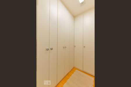 Closet Suíte de apartamento para alugar com 1 quarto, 45m² em Jardim Paulista, São Paulo