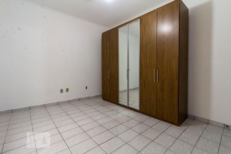 Quarto 1 de casa para alugar com 2 quartos, 110m² em Vila Carmosina, São Paulo