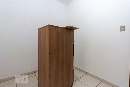 Quarto 2 de casa para alugar com 2 quartos, 110m² em Vila Carmosina, São Paulo