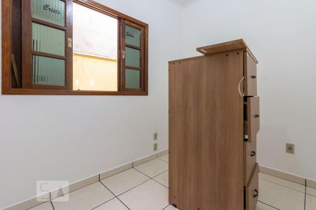 Quarto 2 de casa para alugar com 2 quartos, 110m² em Vila Carmosina, São Paulo