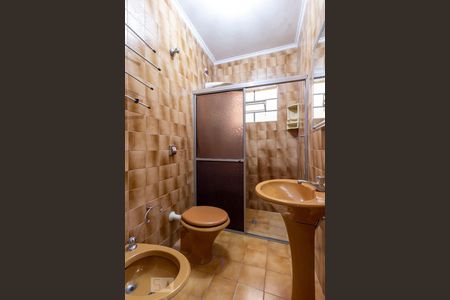 Banheiro de casa para alugar com 2 quartos, 110m² em Vila Carmosina, São Paulo