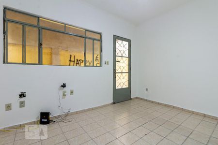 Sala de casa para alugar com 2 quartos, 110m² em Vila Carmosina, São Paulo