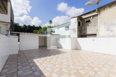 Casa de condomínio para alugar com 180m², 4 quartos e sem vaga Casa de condomínio para alugar com 180m², 4 quartos e sem vagaTerraço