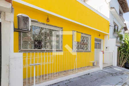 Casa de condomínio para alugar com 180m², 4 quartos e sem vaga Casa de condomínio para alugar com 180m², 4 quartos e sem vagaFachada da Casa