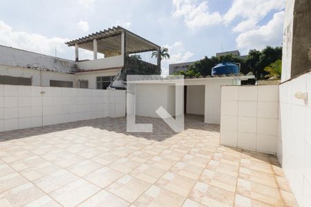 Casa de condomínio para alugar com 180m², 4 quartos e sem vaga Casa de condomínio para alugar com 180m², 4 quartos e sem vagaTerraço