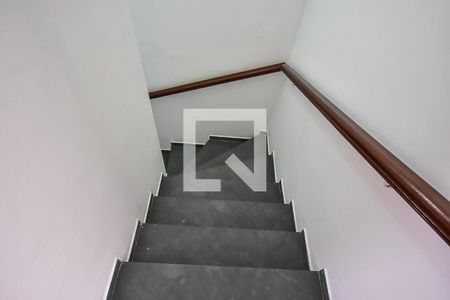 Escada de casa para alugar com 2 quartos, 94m² em Parque Monte Alegre, Taboão da Serra