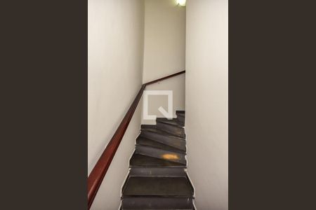 Escada de casa para alugar com 2 quartos, 94m² em Parque Monte Alegre, Taboão da Serra