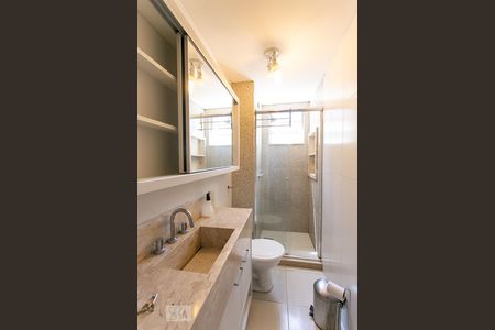 Banheiro de apartamento para alugar com 2 quartos, 55m² em Nonoai, Porto Alegre