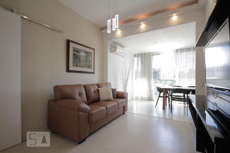 Sala de apartamento à venda com 2 quartos, 68m² em Barra da Tijuca, Rio de Janeiro
