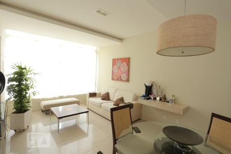 Apartamento à venda com 90m², 2 quartos e 1 vagaSala