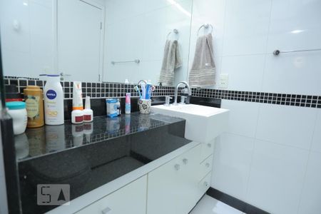 Apartamento à venda com 90m², 2 quartos e 1 vagaBanheiro Suíte