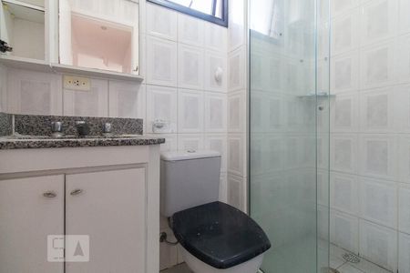 Banheiro de apartamento para alugar com 2 quartos, 54m² em Vila Bertioga, São Paulo