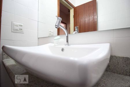 Banheiro Social de apartamento à venda com 2 quartos, 60m² em Carmo, Belo Horizonte