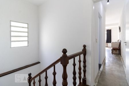 Casa para alugar com 200m², 5 quartos e 2 vagas Casa para alugar com 200m², 5 quartos e 2 vagasEscada