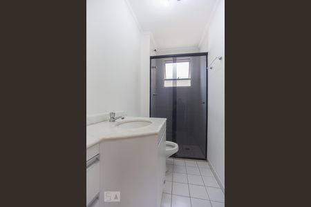 Banheiro de apartamento à venda com 3 quartos, 76m² em Jardim do Lago, Campinas