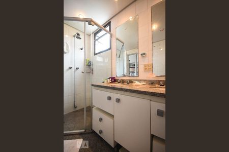 Apartamento à venda com 195m², 2 quartos e 3 vagas Apartamento à venda com 195m², 2 quartos e 3 vagasBanheiro Suíte 2