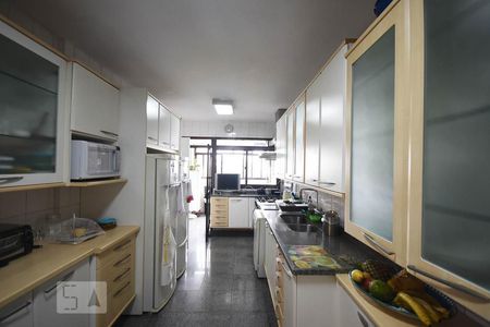 Apartamento à venda com 195m², 2 quartos e 3 vagas Apartamento à venda com 195m², 2 quartos e 3 vagasCozinha