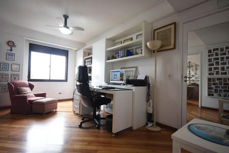 Apartamento à venda com 195m², 2 quartos e 3 vagas Apartamento à venda com 195m², 2 quartos e 3 vagasEscritório