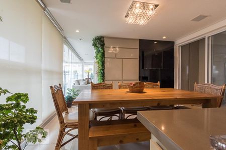 Apartamento à venda com 300m², 4 quartos e 3 vagas Apartamento à venda com 300m², 4 quartos e 3 vagasChurrasqueira