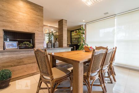 Apartamento à venda com 300m², 4 quartos e 3 vagas Apartamento à venda com 300m², 4 quartos e 3 vagasChurrasqueira