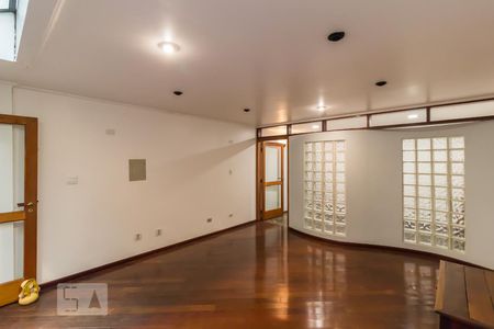 Casa para alugar com 240m², 4 quartos e 4 vagas Casa para alugar com 240m², 4 quartos e 4 vagasSala 2
