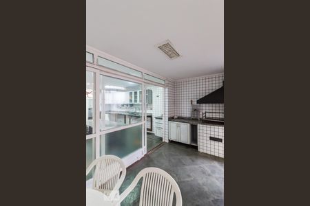 Casa para alugar com 240m², 4 quartos e 4 vagas Casa para alugar com 240m², 4 quartos e 4 vagasVaranda