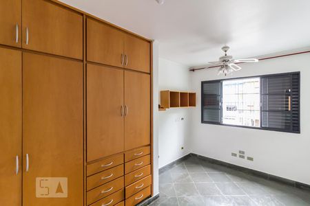 Casa para alugar com 240m², 4 quartos e 4 vagas Casa para alugar com 240m², 4 quartos e 4 vagasQuarto 1