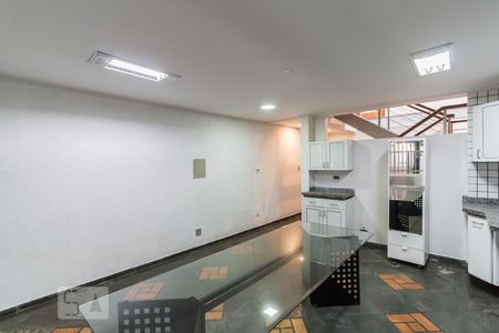 Casa para alugar com 240m², 4 quartos e 4 vagas Casa para alugar com 240m², 4 quartos e 4 vagasCozinha