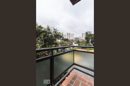 Casa para alugar com 240m², 4 quartos e 4 vagas Casa para alugar com 240m², 4 quartos e 4 vagasSacada suíte 1