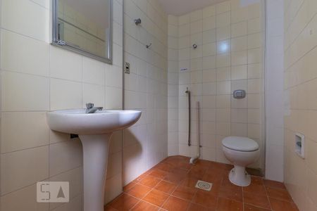 Banheiro da suíte de kitnet/studio para alugar com 1 quarto, 48m² em Vila Itapura, Campinas