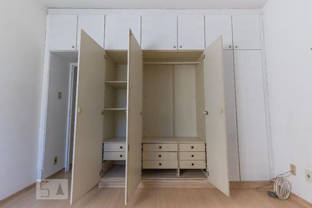 Quarto da suíte de kitnet/studio para alugar com 1 quarto, 48m² em Vila Itapura, Campinas