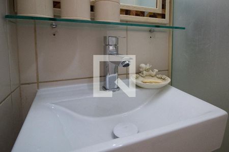 Banheiro social  - torneira da pia de apartamento para alugar com 1 quarto, 40m² em Copacabana, Rio de Janeiro