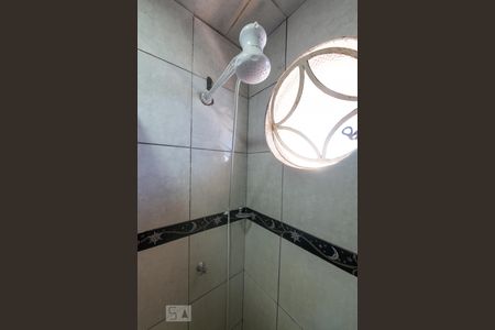 Banheiro de kitnet/studio para alugar com 1 quarto, 23m² em Barreiros, São José