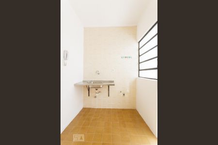 Cozinha de apartamento para alugar com 1 quarto, 45m² em Passo da Areia, Porto Alegre