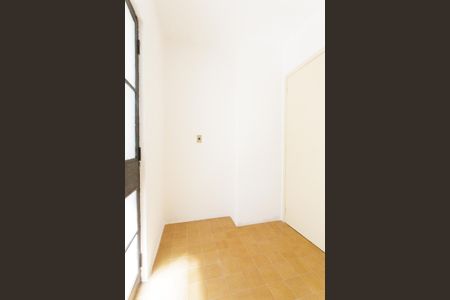 Cozinha de apartamento para alugar com 1 quarto, 45m² em Passo da Areia, Porto Alegre