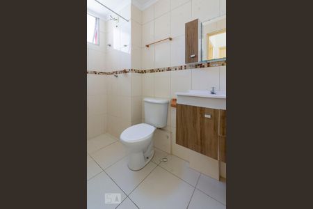 Banheiro de apartamento para alugar com 2 quartos, 50m² em Vila Carmosina, São Paulo