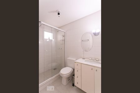 Banheiro de apartamento para alugar com 1 quarto, 54m² em Menino Deus, Porto Alegre